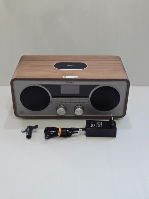 Radioodtwarzacz TECHNISAT Digitradio 602 70W CD BT AUX DAB+ FM Orzech Radioodtwarzacz TECHNISAT Digitradio 602 70W CD BT AUX DAB+ FM Orzech