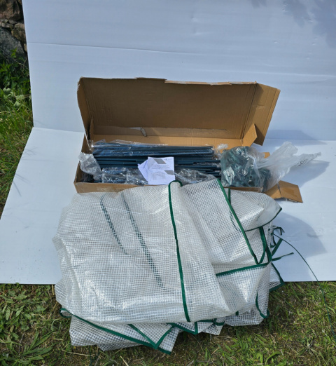 Szklarnia ogrodowa 143x143x195 cm. trwała stabilna odporna na pogodę Szklarnia ogrodowa 143x143x195 cm. trwała stabilna odporna na pogodę