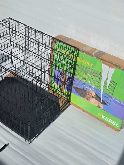 Klatka transportowa dla psa, 63x48x57 cm, prostokątna Kerbl Klatka transportowa dla psa, 63x48x57 cm, prostokątna Kerbl