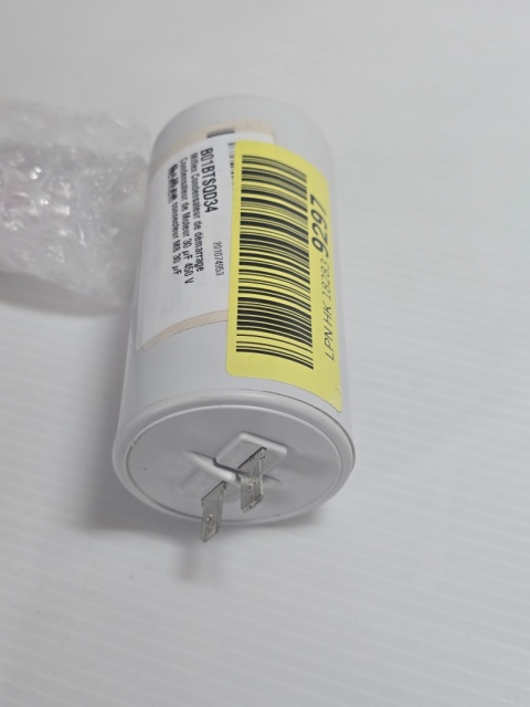 MIFLEX Kondensator rozruchowy silnikowy 450V 45X83MM 30UF MIFLEX Kondensator rozruchowy silnikowy 450V 45X83MM 30UF