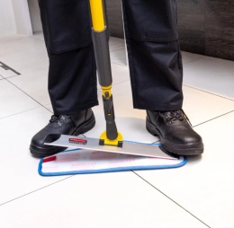 Mop Rubbermaid Czarno - żółty system czyszczący z mikrowłókien 1.42m