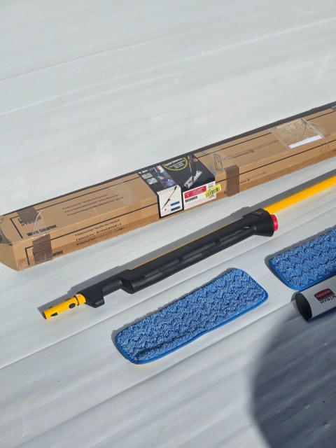 Mop Rubbermaid Czarno - żółty system czyszczący z mikrowłókien 1.42m Mop Rubbermaid Czarno - żółty system czyszczący z mikrowłókien 1.42m