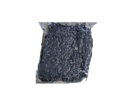 Strzępiony czarny papier, do wypełniania pudełek prezentowych.próżnia