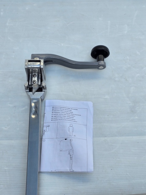 Ręczny otwieracz do puszek Zacisk komercyjny Heavy Duty do 30cm. Ręczny otwieracz do puszek Zacisk komercyjny Heavy Duty do 30cm.