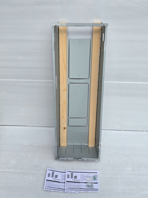 Schneider Resi9 Taca montażowa podtynkowa 1x13 modułów wysokość 855 mm Schneider Resi9 Taca montażowa podtynkowa 1x13 modułów wysokość 855 mm