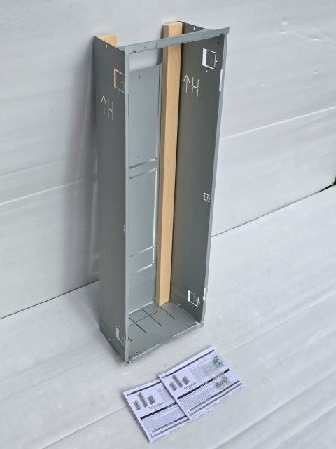 Schneider Resi9 Taca montażowa podtynkowa 1x13 modułów wysokość 855 mm Schneider Resi9 Taca montażowa podtynkowa 1x13 modułów wysokość 855 mm