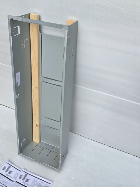Schneider Resi9 Taca montażowa podtynkowa 1x13 modułów wysokość 855 mm Schneider Resi9 Taca montażowa podtynkowa 1x13 modułów wysokość 855 mm