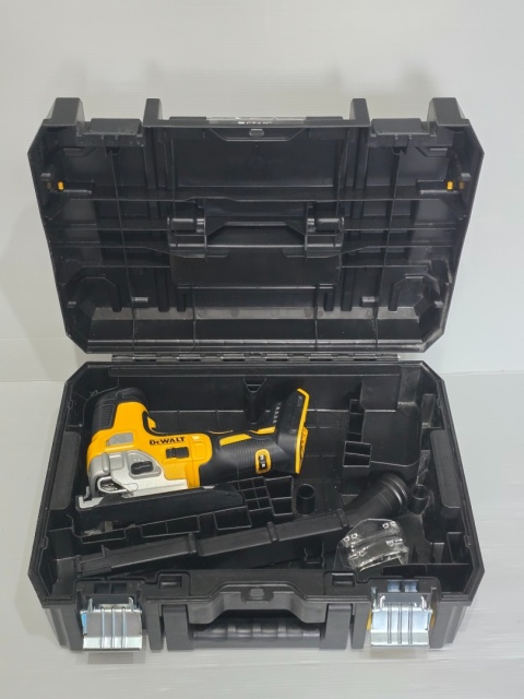 Zestaw Dewalt DCS335N Wyrzynarka Akumulatorowa 18V 135mm ładowarka+aku Zestaw Dewalt DCS335N Wyrzynarka Akumulatorowa 18V 135mm ładowarka+aku