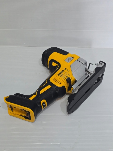 Zestaw Dewalt DCS335N Wyrzynarka Akumulatorowa 18V 135mm ładowarka+aku Zestaw Dewalt DCS335N Wyrzynarka Akumulatorowa 18V 135mm ładowarka+aku