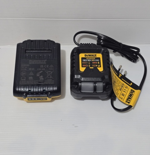 Zestaw Dewalt DCS335N Wyrzynarka Akumulatorowa 18V 135mm ładowarka+aku Zestaw Dewalt DCS335N Wyrzynarka Akumulatorowa 18V 135mm ładowarka+aku