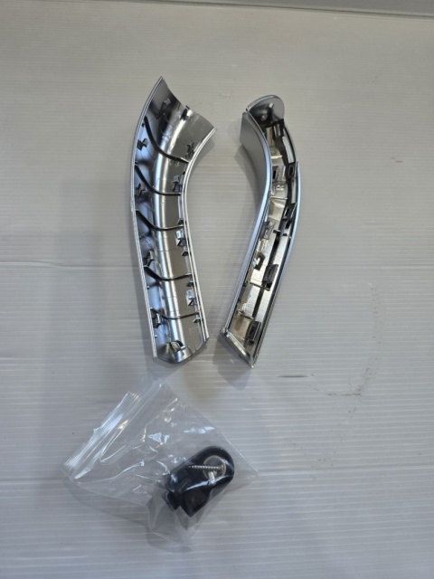 Klamka wewnętrzna do samochodu MAN TGX / TGS Prawa srebrna UCHWYT ZAMYKANIA DRZWI