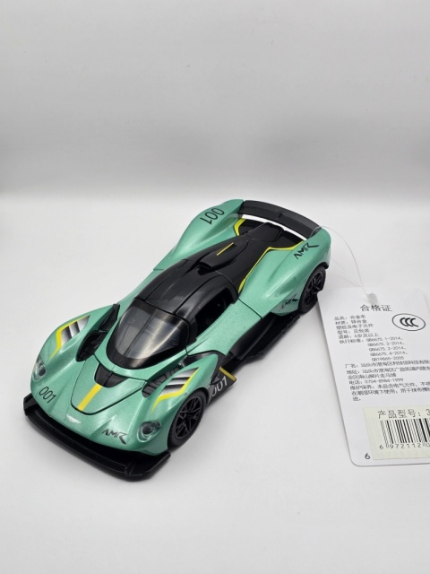 Model samochodu 1:32 Aston Martin Dźwięk i światła Zabawka dla dzieci