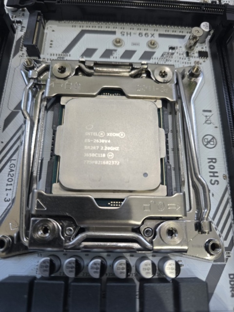 Płyta główna+procesor QIYIDA X99+Intel Xeon E5 2630 V4 DDR4 M-ATX NVMe