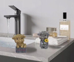 Zestaw 2 figurek szkockiej krowy górskiej, dekoracja żywiczna 11 x 9cm