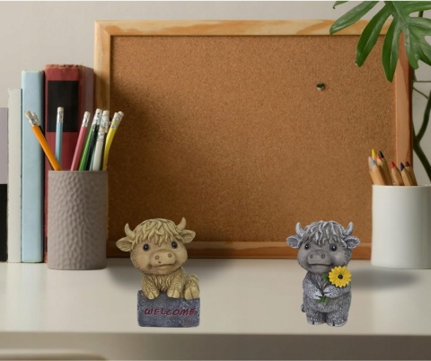 Zestaw 2 figurek szkockiej krowy górskiej, dekoracja żywiczna 11 x 9cm