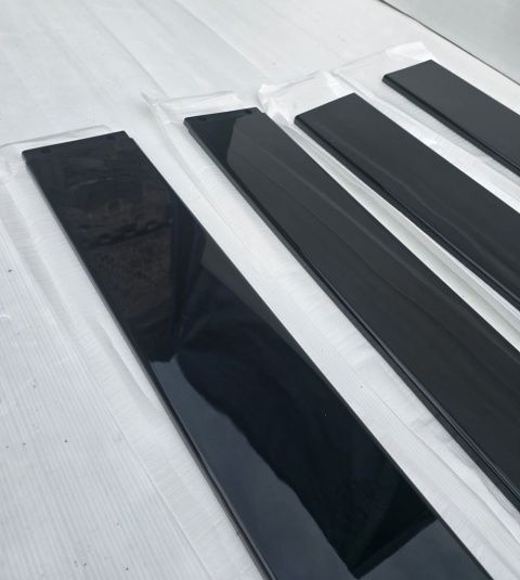 Splitter zderzaka przód uniwersalny BODY KIT czarny połysk