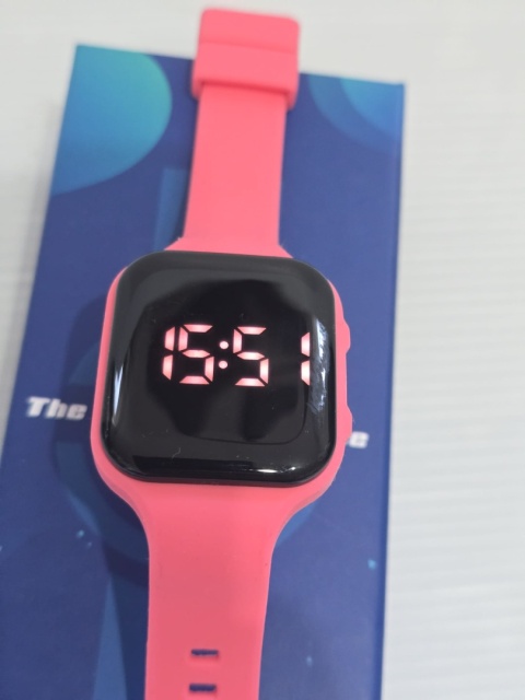 Zegarek sportowy dla dzieci LED krokomierz alarm USB wodoodporny